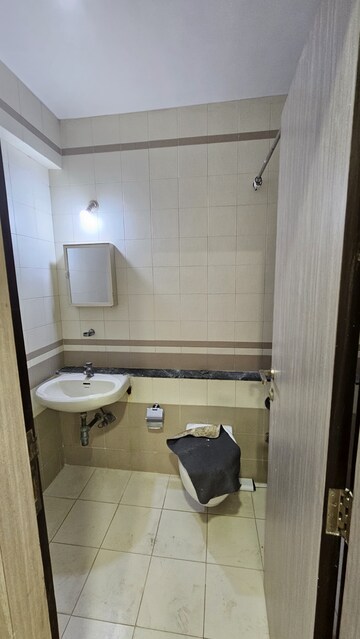 Attached Bathroom in 3 BHK Apartment at Rajkamal Heights, Parel – for Rent