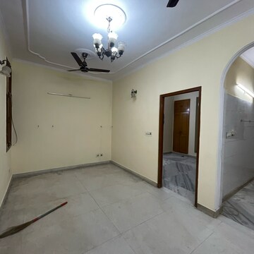 Room in 2 BHK Builder Floor at Sector 43 – for Rent