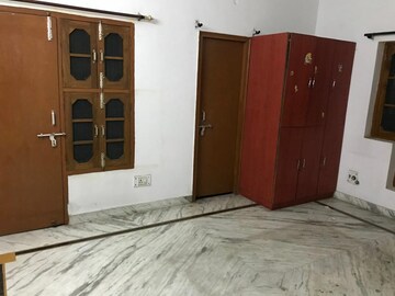 Room in 3 BHK Independent House at Gomti Nagar – for Rent