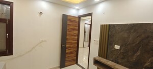 Room in 3 BHK Builder Floor at Dwarka Mor – for Sale