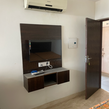 Room in 1 RK Apartment at Emaar Emerald Floors Premier, Sector 65 – for Rent
