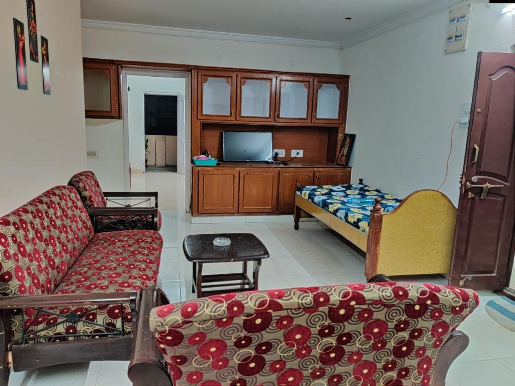 Resale 2 Bedroom 900 Sq.Ft. Penthouse in Poornima Residency, East Nehru ...