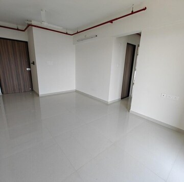 Room in 2 BHK Apartment at Kalpataru Paramount, Kapur Bawdi – for Rent