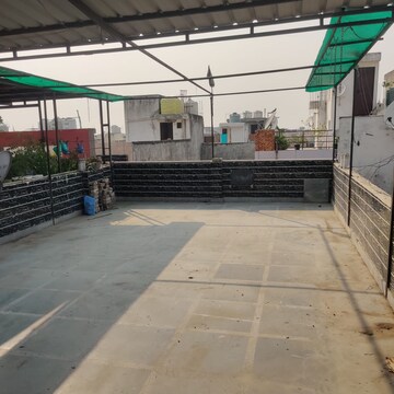 Parking in 2 BHK Builder Floor at Dwarka Mor – for Rent