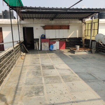 Parking in 2 BHK Builder Floor at Dwarka Mor – for Sale