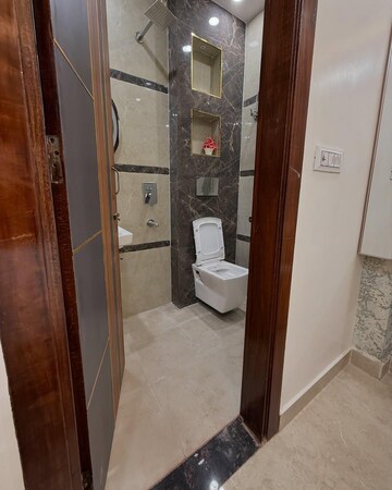 Bathroom in 2.5 BHK Builder Floor at Shastri Nagar – for Rent