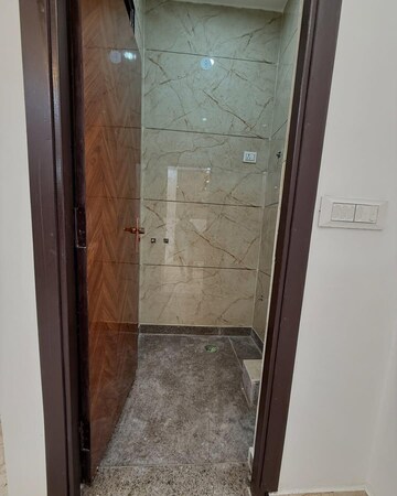 Bathroom in 2.5 BHK Builder Floor at Shastri Nagar – for Rent