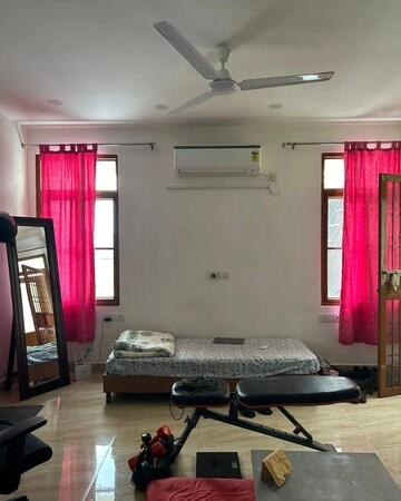 Living Room in 1.5 BHK Builder Floor at Shastri Nagar – for Rent