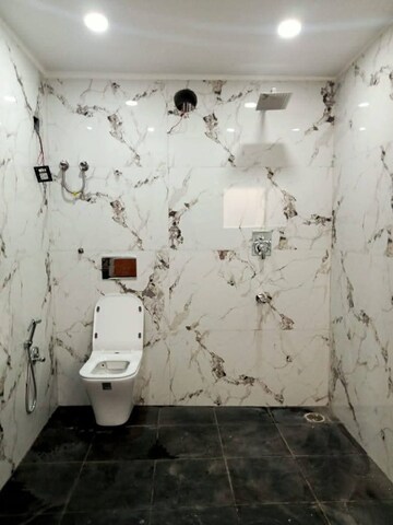 Bathroom in 1.5 BHK Builder Floor at Shastri Nagar – for Rent