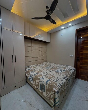 Bedroom in 2.5 BHK Builder Floor at Shastri Nagar – for Rent