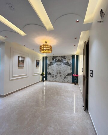 Building Lobby in 3.5 BHK Builder Floor at Shastri Nagar – for Rent
