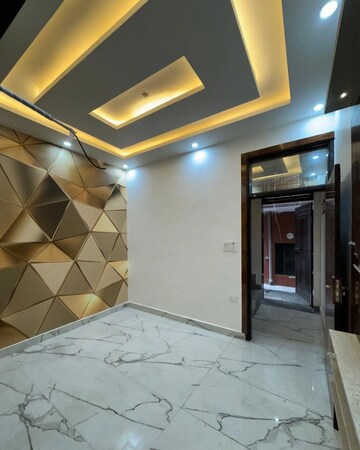Parking in 3.5 BHK Builder Floor at Shastri Nagar – for Rent