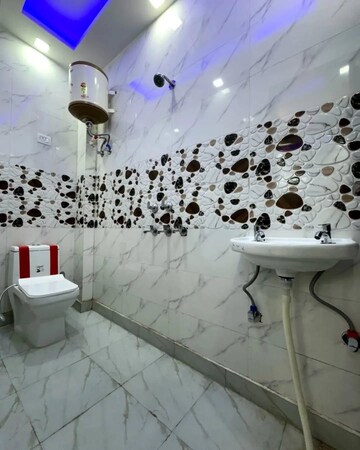 Bathroom in 3.5 BHK Builder Floor at Shastri Nagar – for Rent