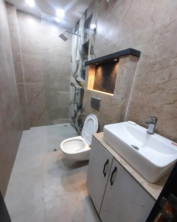 Bathroom in 2.5 BHK Builder Floor at Shastri Nagar – for Rent