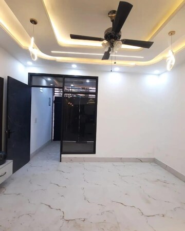 Building Lobby in 2.5 BHK Builder Floor at Shastri Nagar – for Rent
