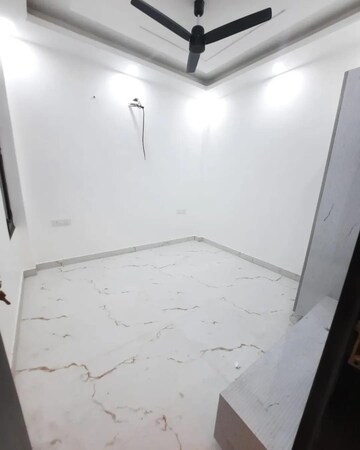 Room in 2.5 BHK Builder Floor at Shastri Nagar – for Rent