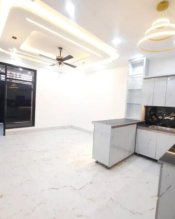 Kitchen in 2.5 BHK Builder Floor at Shastri Nagar – for Rent