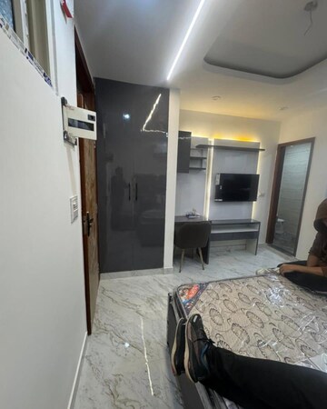 Bedroom in 1.5 BHK Builder Floor at Shastri Nagar – for Rent