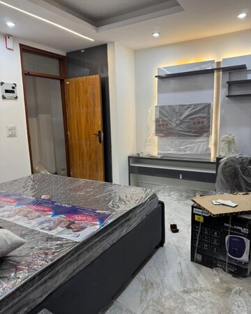 Kitchen in 1.5 BHK Builder Floor at Shastri Nagar – for Rent