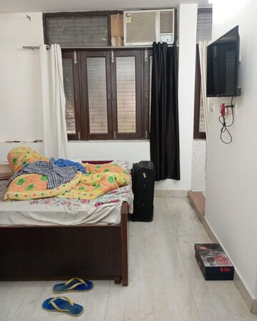 Bedroom in 1.5 BHK Builder Floor at Shastri Nagar – for Rent