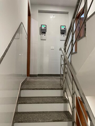 Staircase in 1 RK Builder Floor at DLF Pink Town House, Dlf City Phase 3 – for Rent