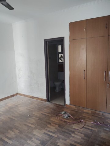 Room in 2 BHK Apartment at Gardenia Golf City, Sector 75 – for Rent