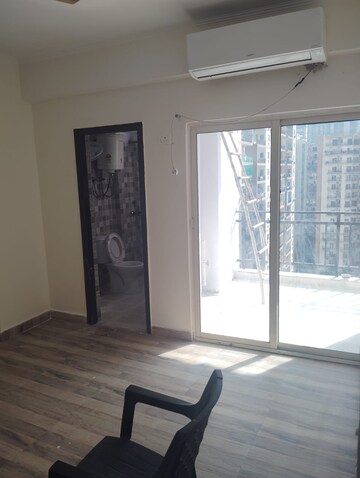 Room in 2 BHK Apartment at Gardenia Golf City, Sector 75 – for Rent