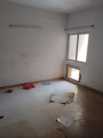 Room in 2 BHK Apartment at Aims Golf City, Sector 75 – for Rent
