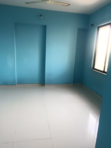 Room in 2 BHK Apartment at Vijay Vatika, Kavesar – for Rent