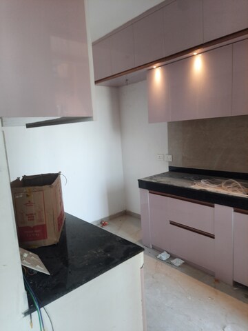 Furnished Amenities in 3.5 BHK Apartment at Omaxe Waterscapes, Gomti Nagar – for Rent