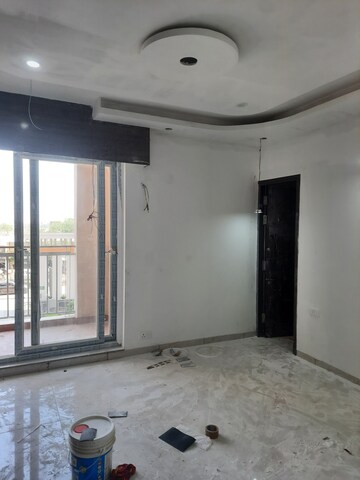 Furnished Amenities in 3.5 BHK Apartment at Omaxe Waterscapes, Gomti Nagar – for Rent