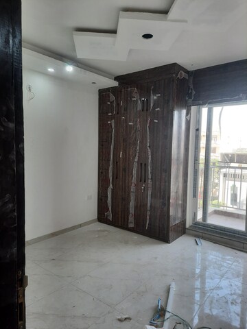 Staircase in 3.5 BHK Apartment at Omaxe Waterscapes, Gomti Nagar – for Rent