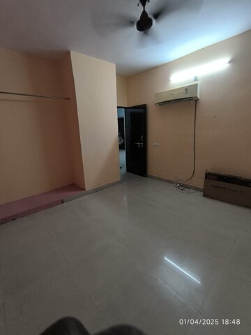Room in 2 BHK Apartment at Jankipuram – for Rent