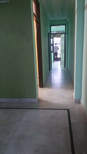 Furnished Amenities in 2.5 BHK Builder Floor at Pandav Nagar – for Sale