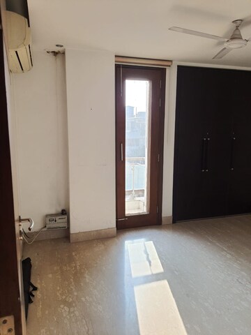 Room in 3 BHK Apartment at Greater Kailash I – for Rent