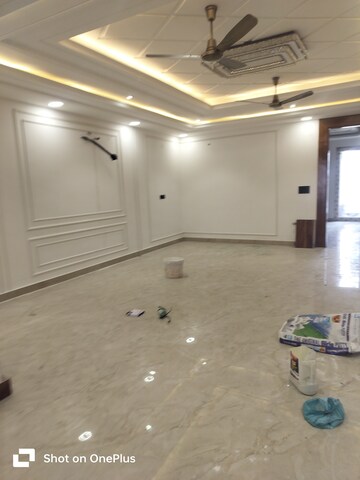 Room in 4 BHK Builder Floor at Sector 85 – for Sale
