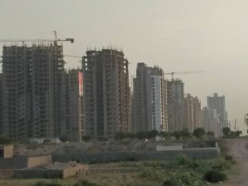 Plot Area in  Plot at Yamuna Expressway – for Sale