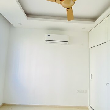 Furnished Amenities in 2 BHK Apartment at Omaxe Lake, Mullanpur – for Rent