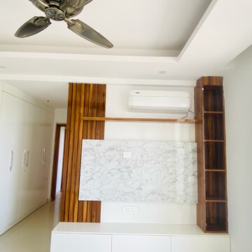 Room in 2 BHK Apartment at Omaxe Lake, Mullanpur – for Rent
