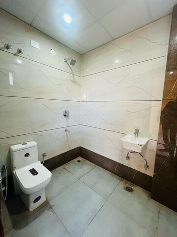 Bathroom in 2 BHK Builder Floor at Sector 46 – for Rent
