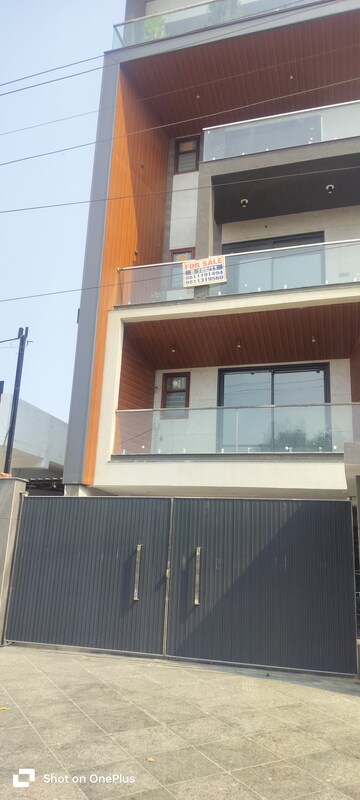 4 BHK Builder Floor For Sale in Sector 75