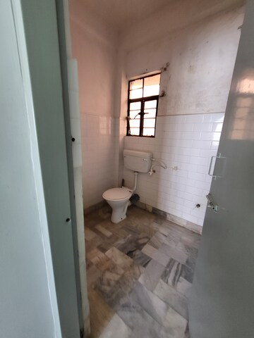 Bathroom in 2 BHK Apartment at Doranda – for Rent