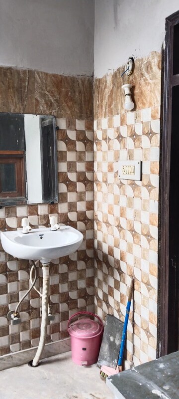 Bathroom in 1.5 BHK Independent House at Sector 56 – for Rent