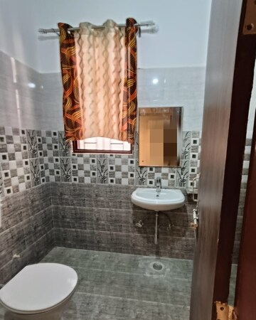 Bathroom in 1 BHK Independent House at Gomti Nagar – for Rent