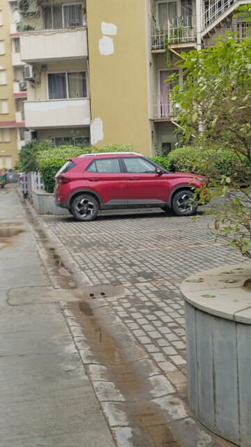 Parking in 4 BHK Builder Floor at Emaar MGF Emerald Hills, Sector 65 – for Sale