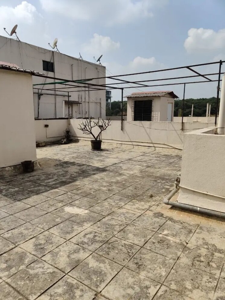 Terrace, amrut-runwal-daffodils 3 Bedroom 1450 Sq.Ft. Penthouse In Nibm Pune 8434033