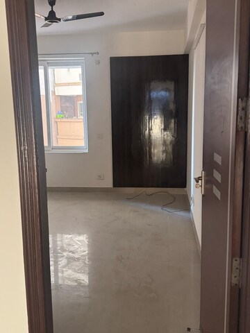 Room in 2 BHK Apartment at Paras Dews, Sector 106 – for Rent