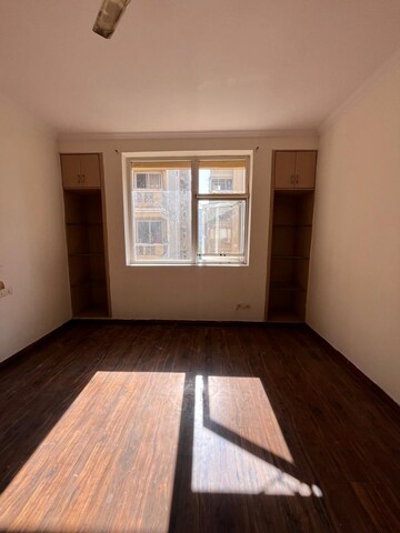 Room in 3 BHK Apartment at Orbit Apartments, Vip Road – for Rent