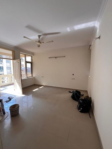 Room in 3 BHK Apartment at Orbit Apartments, Vip Road – for Rent