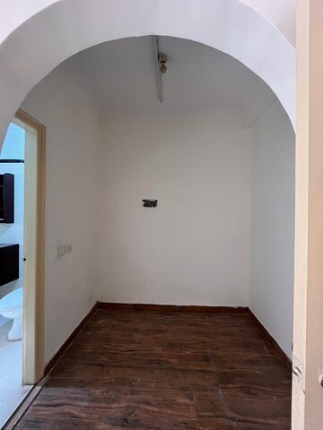 Room in 3 BHK Apartment at Orbit Apartments, Vip Road – for Rent